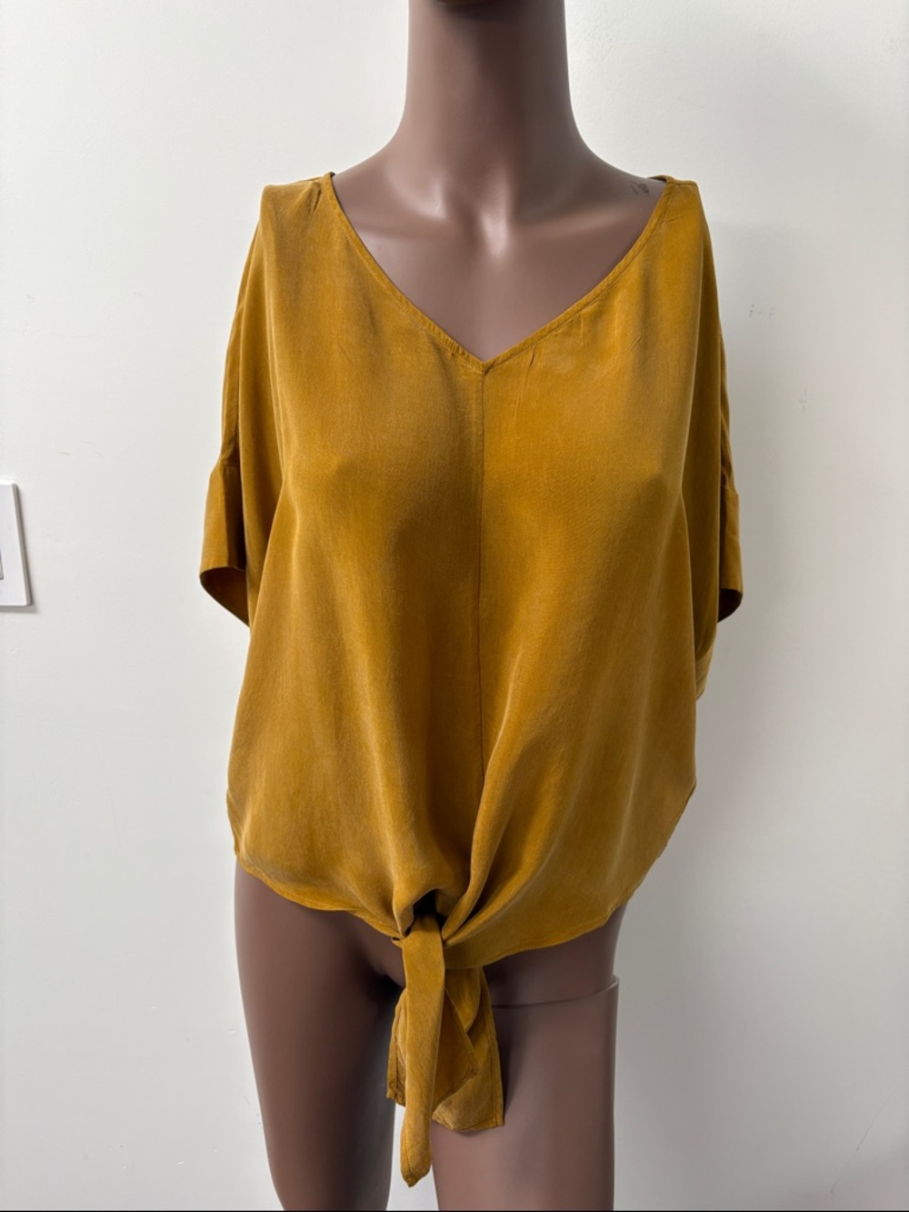 Everlane front tie blouse top shirt mustard yellow brown v neck shortsleeve 8